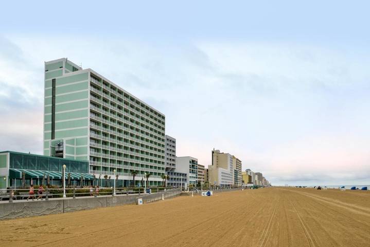 Resort für 4 Personen, mit Ausblick und Pool sowie Balkon - 1