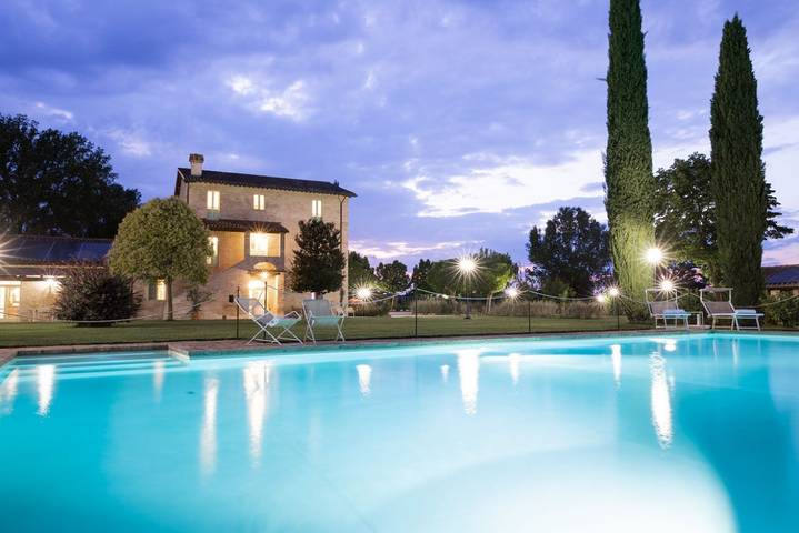 Casa vacanza per 24 persone, con Giardino e Piscina nonché Sauna a Marsciano