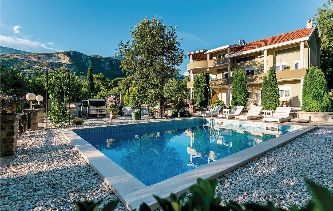 Villaggio Vacanze per 8 Persone in Podi-Sasovići, Montenegro