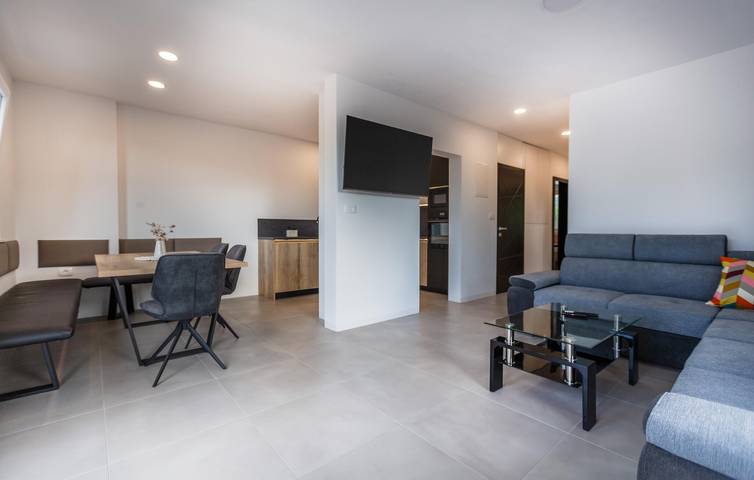 Ferienhaus für 10 Personen, mit Garten und Pool sowie Terrasse in Koper - 4