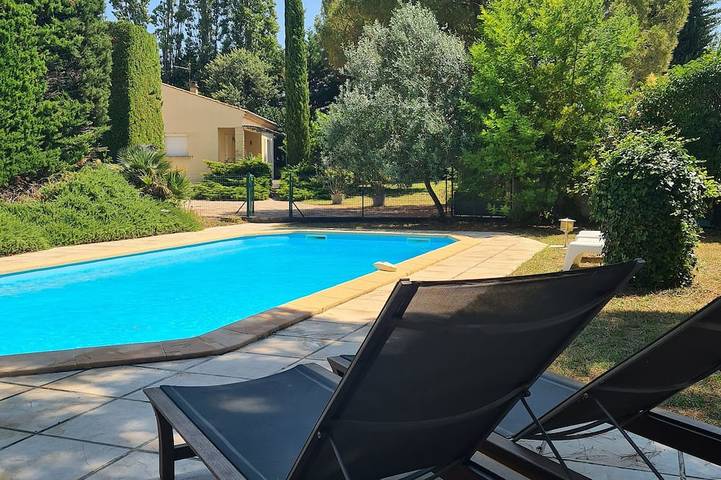 Location de vacances pour 8 personnes, avec jardin à Saint-Gervais-sur-Roubion
