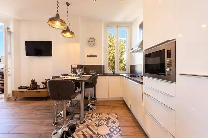 Gîte pour 6 personnes, avec balcon dans Gare De Cannes - 3