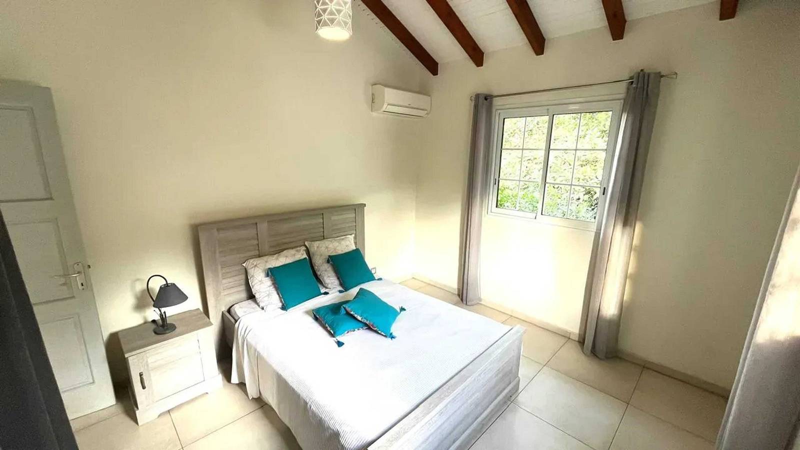 Appartement entier, Appartement lumineux avec piscine partagée, Sainte-Anne, 75 m² in Sainte-Anne, Guadeloupe