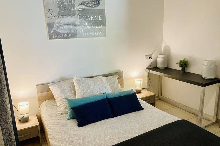 Location de vacances pour 5 personnes, avec terrasse ainsi que piscine et jardin à Valaurie - 2