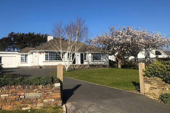 Holiday rental for 9 people, with Terrace and Garden in Constantine Bay