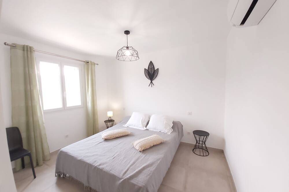 Appartamento intero, 3 bedroom flat, heated pool, air conditioning, wifi, 1 min river, 7 min beach in Galeria, Parco naturale regionale della Corsica