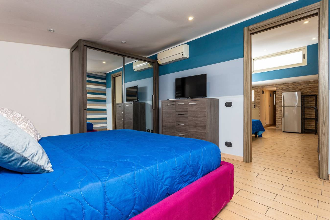 Appartement entier, Appartement 'Quadrupla' avec balcon, Wi-Fi et climatisation in Catane, Province de Catania