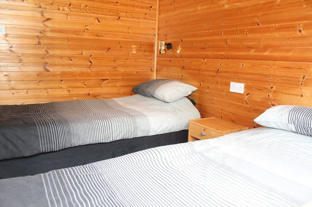 Lac Lucie chalet and private lake, hot tub, private pool, woodland and wildlife in Massignac, Charente