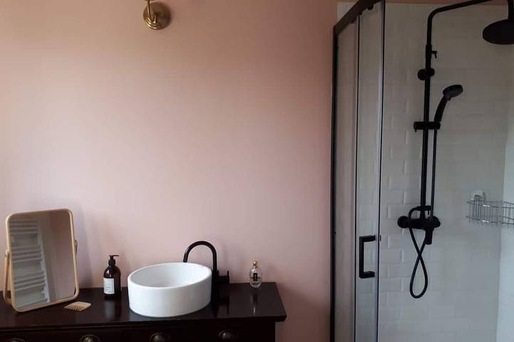 Location de vacances pour 2 personnes, avec terrasse ainsi que jardin et jacuzzi à Junas - 4