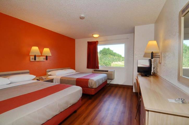 Hotel para 4 personas, con terraza y piscina, Se admiten mascotas - 1