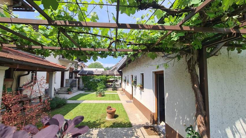Ferienwohnung für 4 Personen, mit Ausblick und Terrasse sowie Garten, mit Haustier - 1