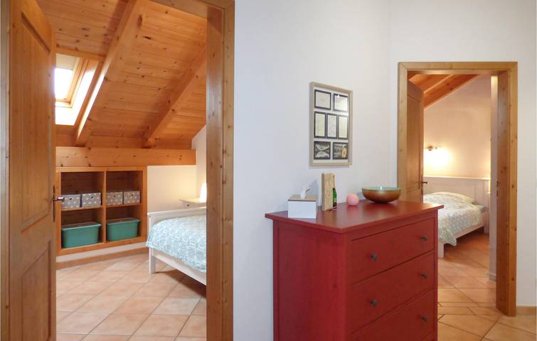 Ganze Ferienwohnung, Cozy 65m² Apartment w/ Parking, TV & WiFi - 400m to Aufhofener Weiher in Egling, Tölzer Land