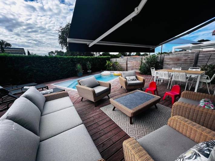 Location de vacances pour 6 personnes, avec terrasse ainsi que jardin et piscine à Tosse - 3