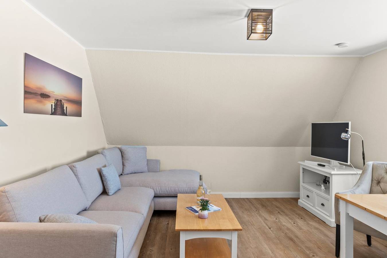 Ganze Wohnung, Gemütliche Zwei-Zimmer-Ferienwohnung im Obergeschoss mit Meerblick in Wenningstedt, Sylt