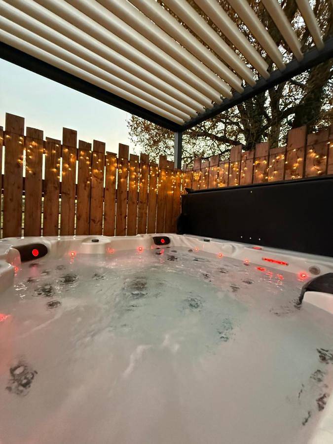 Gîte pour 2 personnes, avec sauna ainsi que jacuzzi et terrasse à Fargues-Saint-Hilaire - 2