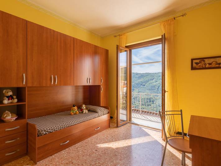 Ferienwohnung für 5 Personen, mit Balkon und Terrasse sowie Garten und Ausblick in Pietrabruna - 4