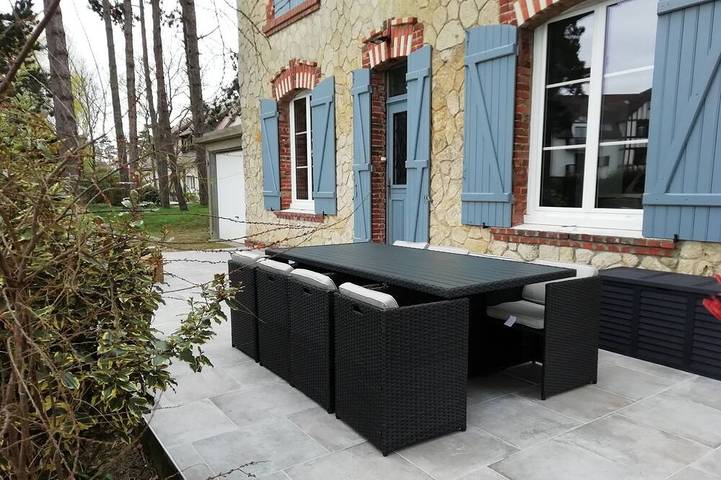 Location de vacances pour 10 personnes, avec terrasse et jardin dans Plage du Hôme
