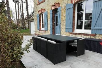 Location de vacances pour 10 personnes, avec terrasse et jardin dans Plage du Hôme