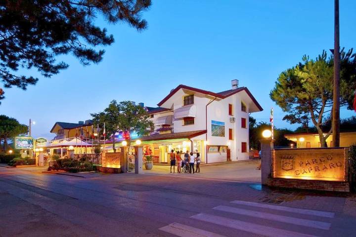 Camping für 5 Personen, mit Kinderpool und Pool sowie Garten in Lido di Jesolo - 2