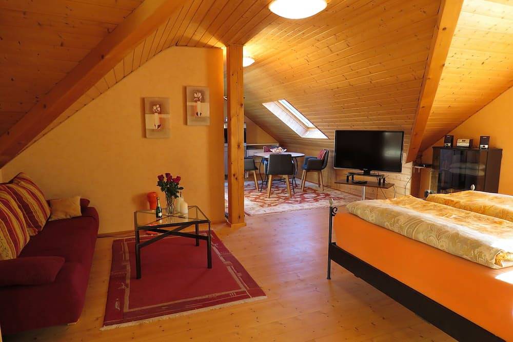 Ganze Wohnung, Das blaue Haus ( Fewo Lilie) mit Pool an der südlichen Weinstraße in Pleisweiler-Oberhofen, Südliche Weinstraße