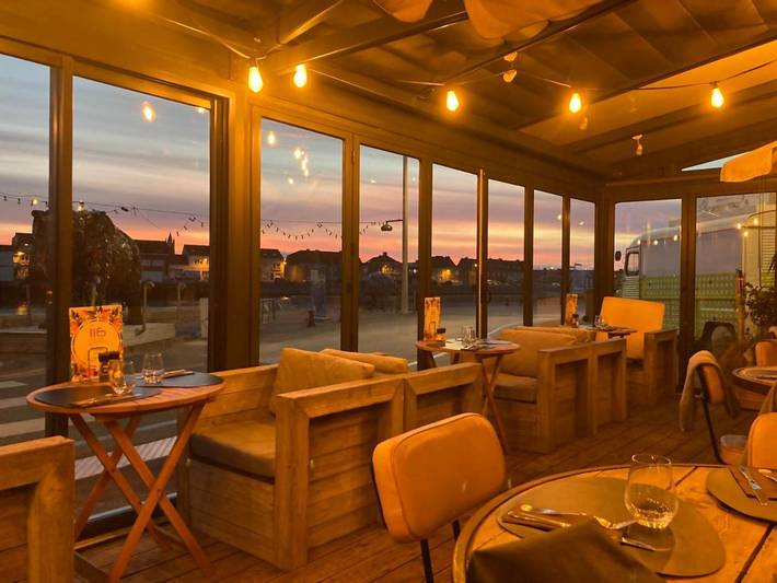 Location de vacances pour 2 personnes, avec terrasse et vue dans Petit-Fort-Philippe - 2