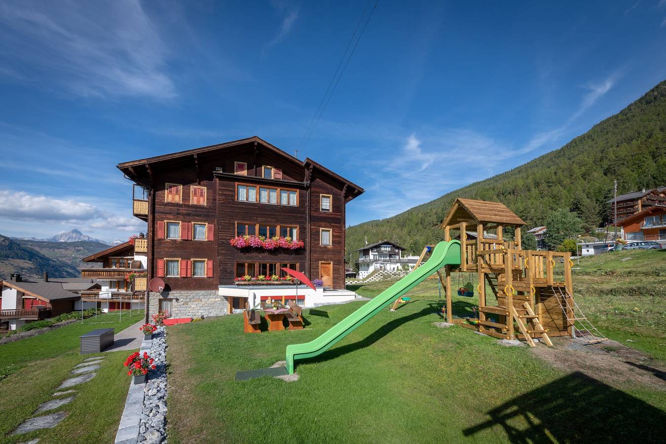 Ganze Ferienwohnung, Chalet Ferienwohnungen Schwalbennest Moos Grächen - 10-Bettwohnung, 1227 in Grächen, Walliser Alpen