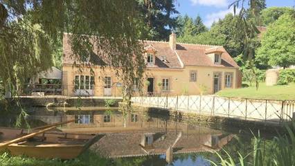 Chambre d’hôte pour 12 personnes, avec vue et jardin à Mézilles