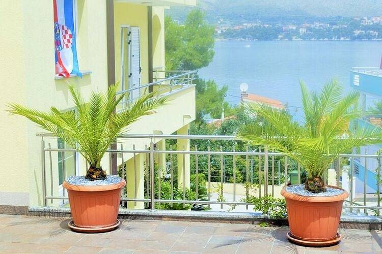 Geheel appartement, Apartments Villa Moonlight - One Bedroom Apartment with Sea View Balcony and Terrace (Sandra) in Okrug Gornji, Čiovo