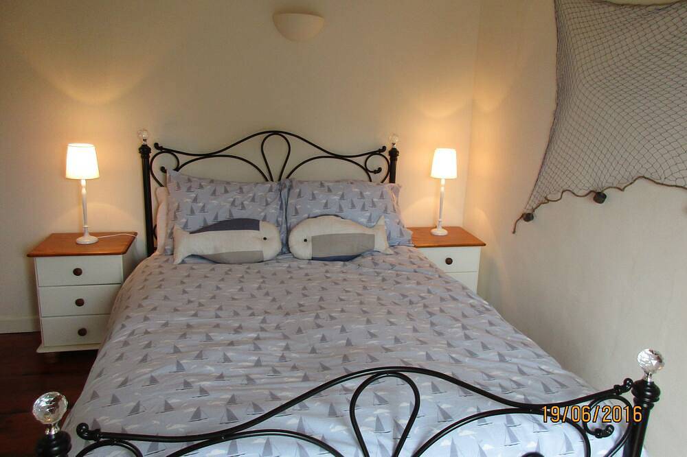 Newly renovated dog friendly cottage with spectacular sea views in New Quay, Cardigan Bay