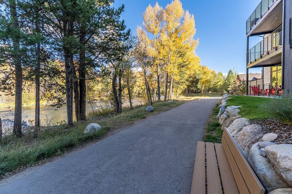 Ganze Wohnung, Luxury Condo w/ Private Balcony for River Views & Access to Walking-Trails! in Silverthorne, Arapaho and Roosevelt National Forests