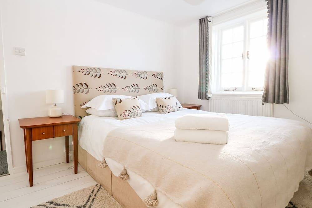 Lantern Cottage, pet friendly, character holiday cottage in Rye in Rye, East Sussex