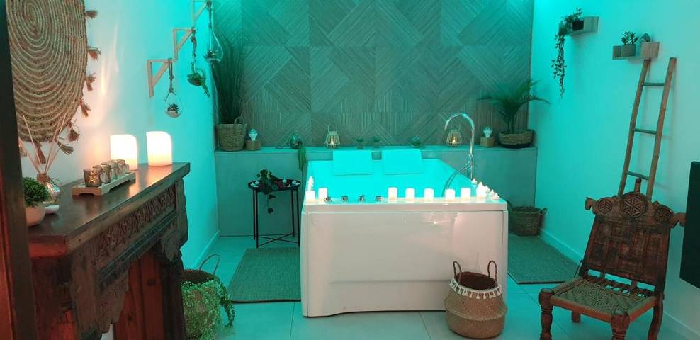 Maison d’hôte pour 2 personnes, avec jacuzzi et jardin ainsi que piscine et sauna à Le Beausset - 2