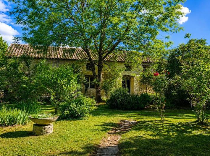 Gîte pour 11 personnes, avec jardin et vue à Trespoux-Rassiels