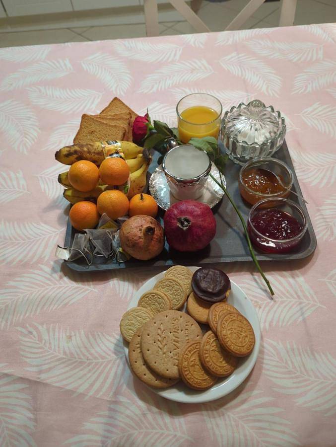 Gîte pour 2 personnes, avec jardin et piscine ainsi que vue et terrasse dans Aéroport Lyon Saint-Exupéry - 4