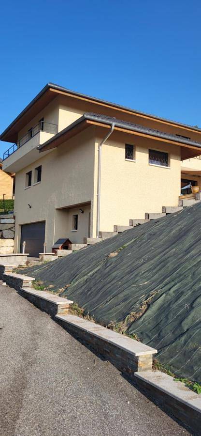 Location de vacances pour 4 personnes, avec Terrasse et Piscine à Cusy