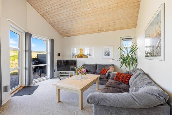 Gepflegtes Sommerhaus mit Whirlpool und Sauna in Årgab, Holmsland Klit
