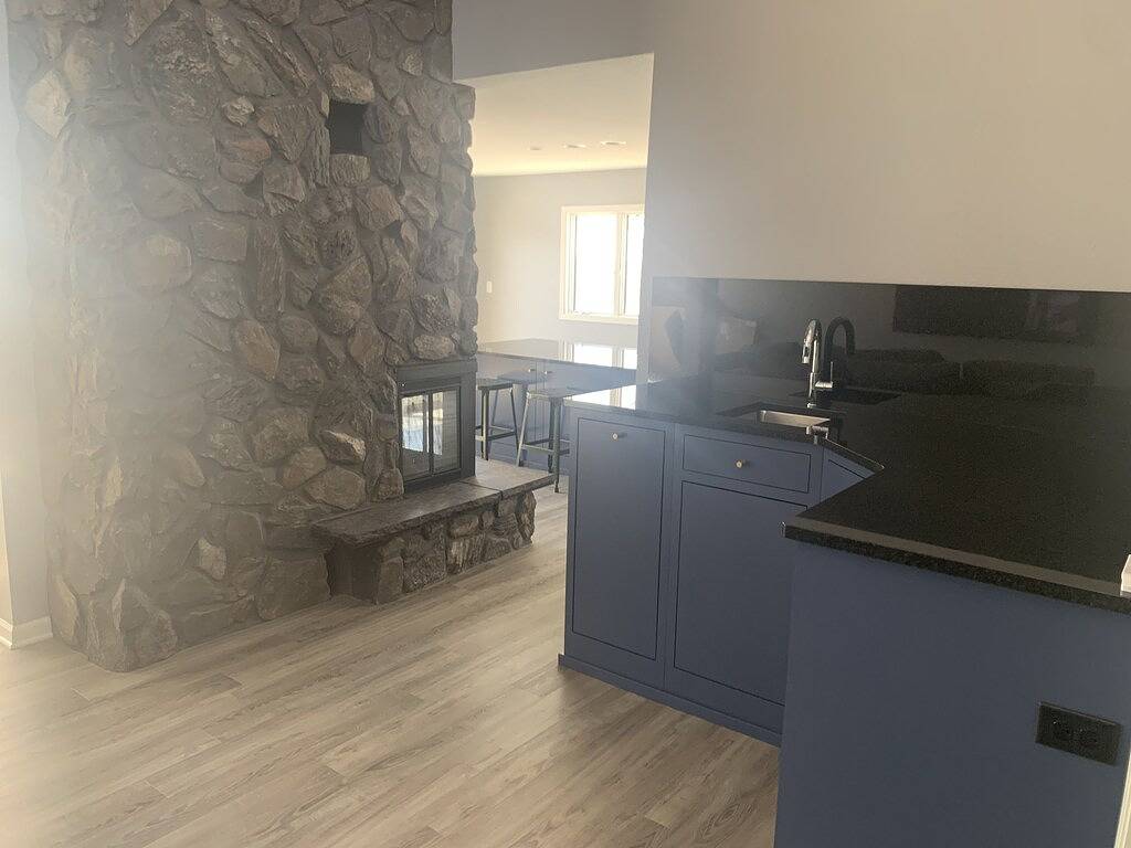 Amazing renovated acreage with heated pool + hottub in Pierce County (WI)