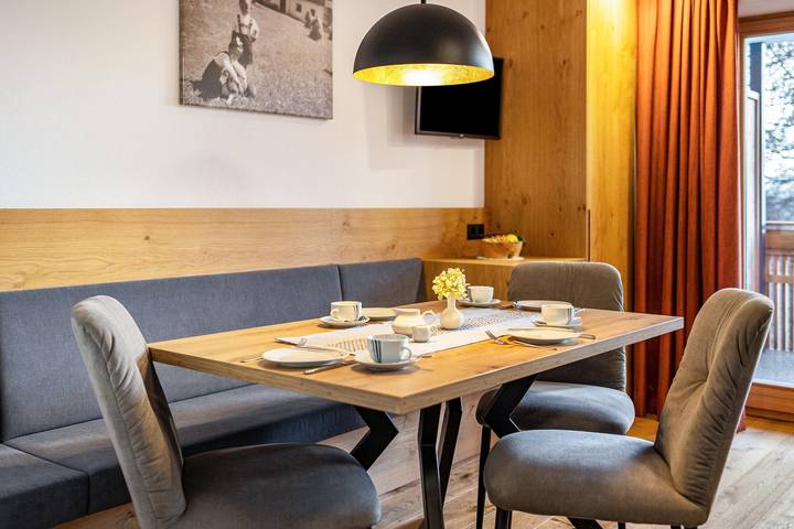 Entire apartment, Apartment 'Hubertus - Sonnklar' with Mountain View, Private Terrace and Wi-Fi in Hohe Tauern, Sand in Taufers