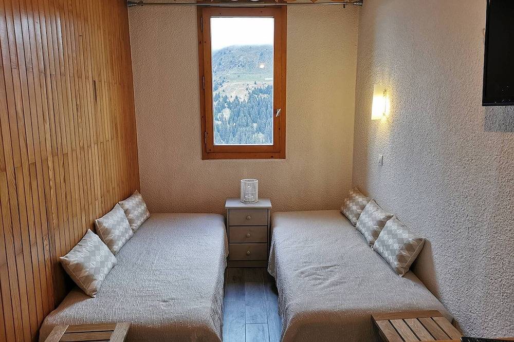 Entire apartment, Cozy apt with direct slope access and shops, balcony, parking, pets ok! in Méribel-Mottaret, Les Allues