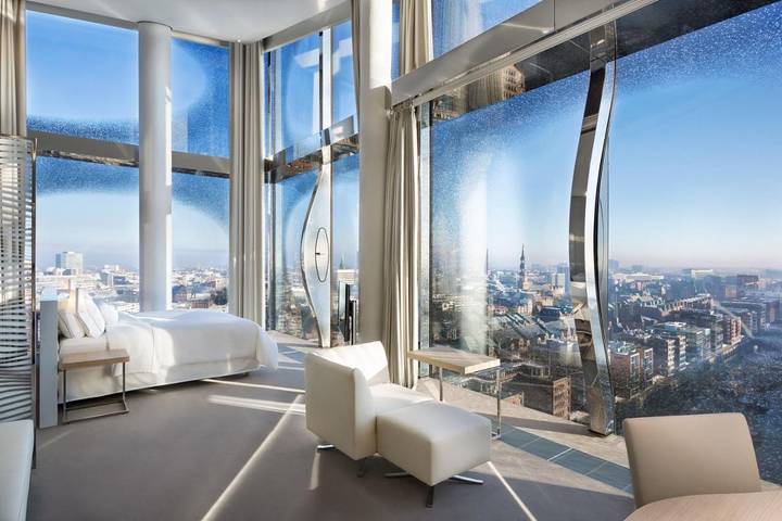 Hotel für 4 Personen, mit Balkon und Pool sowie Sauna und Ausblick in Miniatur Wunderland (Hamburg)