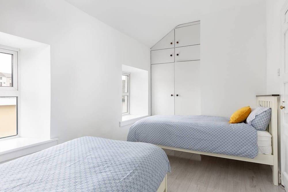 Riverview - In the Market Town of Ennistymon, Riverview - a short walk to Everything Ennistymon in Ennistimon, County Clare