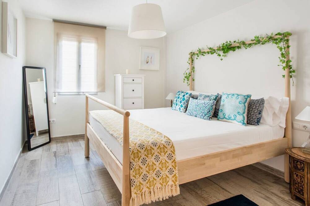 Apartamento entero, Acogedor apartamento con salpicaduras de color in Hospitalet de Llobregat, Barcelonés