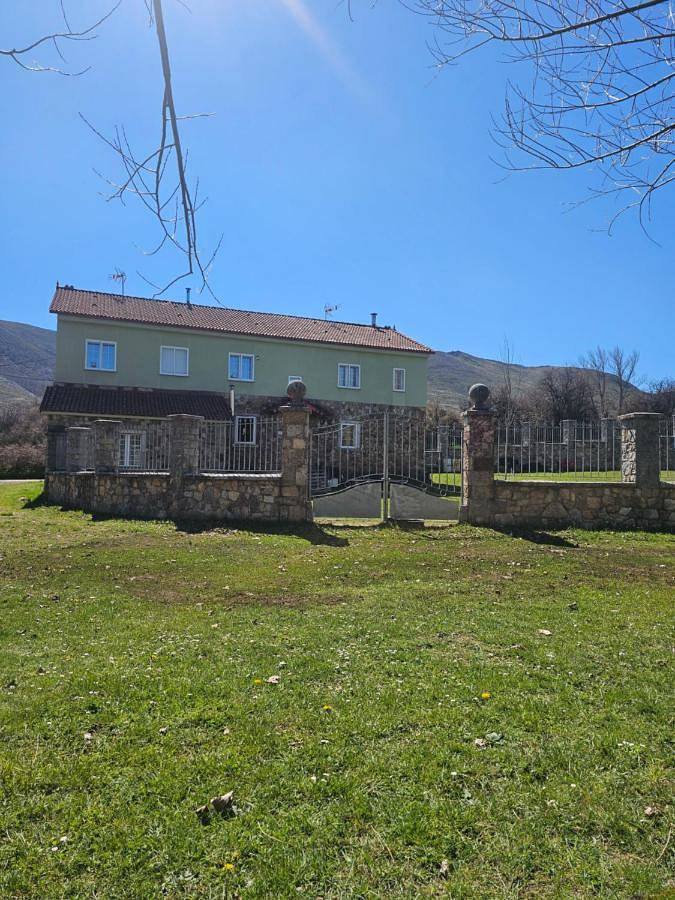 Casa rural para 2 personas, con Balcón y Terraza además de Jardín y Vistas en Matallana de Torío