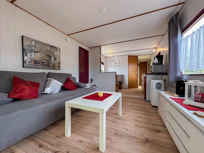 Charmantes Chalet mit Terrasse und Pool in Meisburg, Vulkaneifel