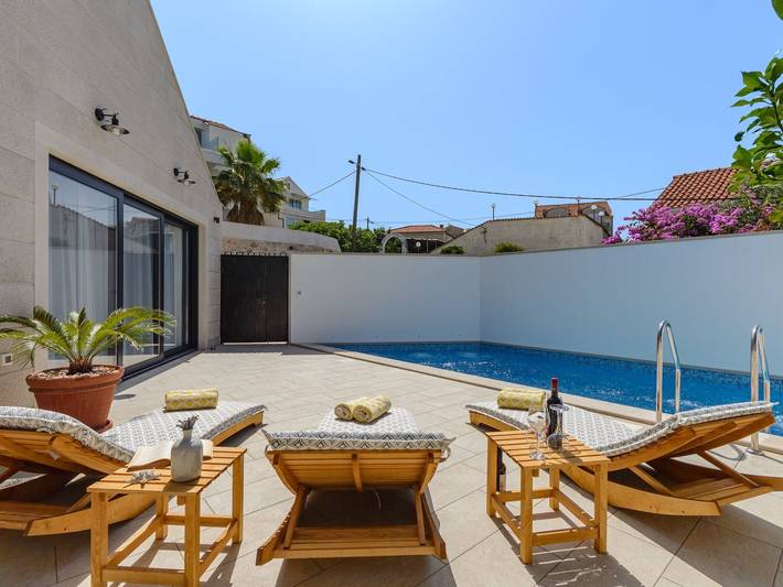 Villa pour 6 personnes, avec jacuzzi et piscine ainsi que jardin et terrasse, adapté aux familles à Sutivan - 3