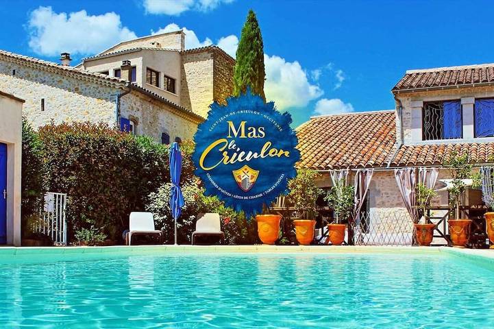 Location de vacances pour 5 personnes, avec Jacuzzi et Terrasse ainsi que Jardin et Sauna à Saint-Jean-de-Crieulon