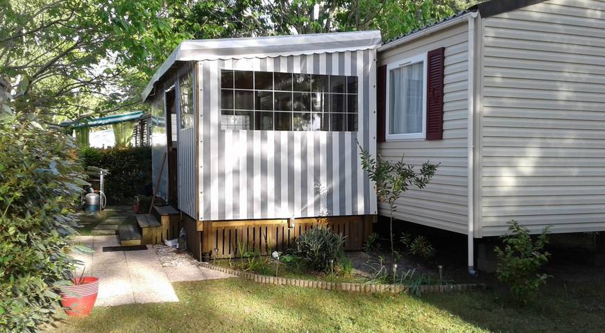 Camping pour 6 personnes, avec jacuzzi et terrasse