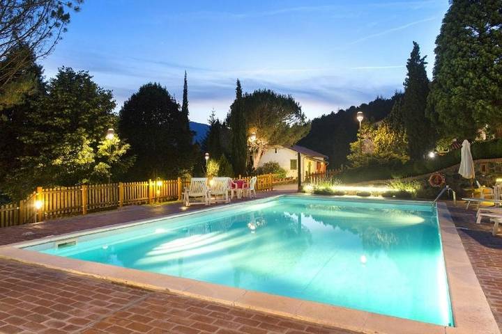 Appartamento per 4 persone, con Terrazza e Giardino nonché Piscina per bambini e Piscina a Pontremoli
