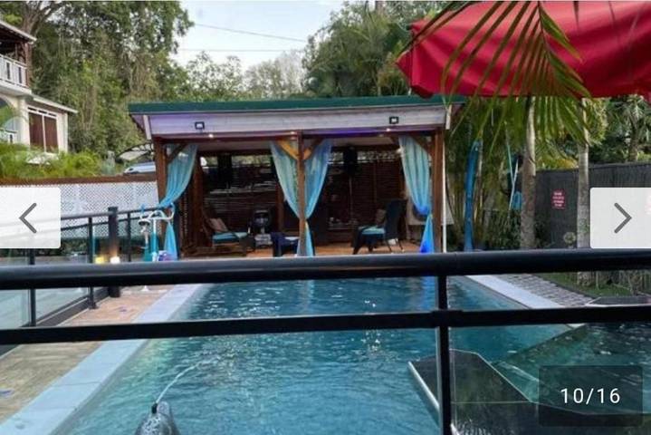 Appartement de vacances pour 4 personnes, avec terrasse ainsi que piscine et jacuzzi
