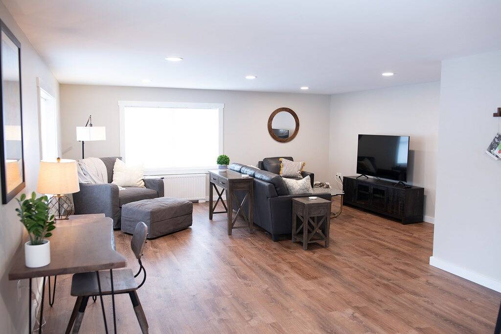 Ganze Wohnung, Spacious and Bright Downtown Apt with River View in Ellsworth, Hancock County